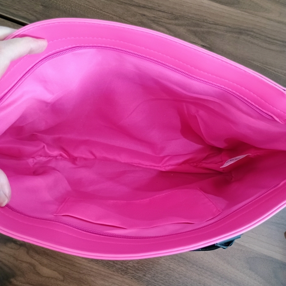 Betty Boop Vibrant Pink Tote with Black Handles - Picture 7 of 7